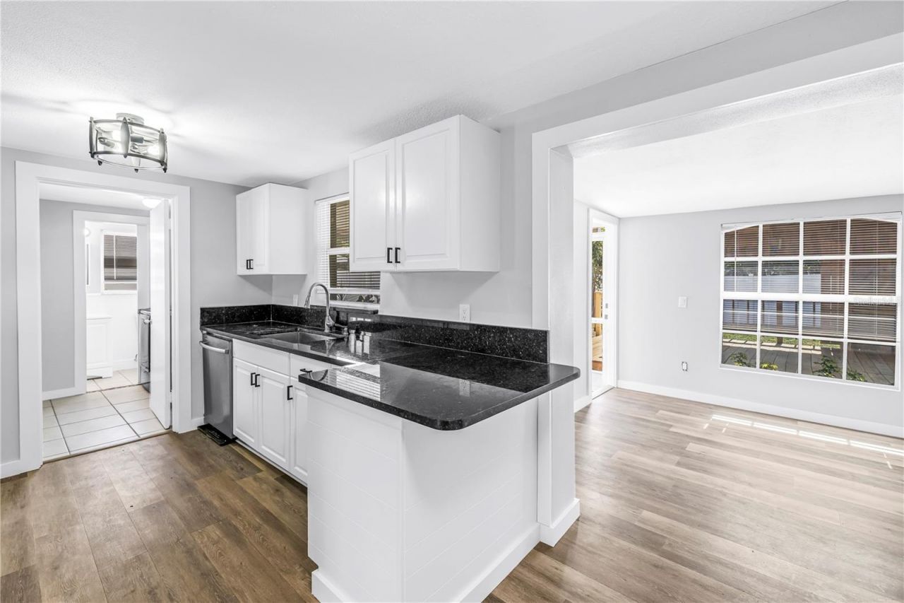 2112 Hopkins Drive W, Bradenton, FL 34207 Photo