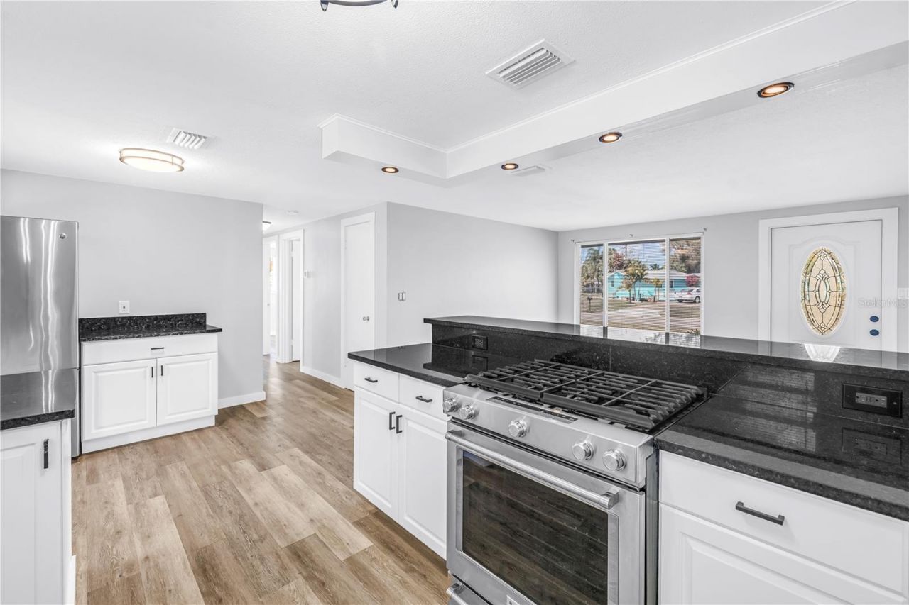 2112 Hopkins Drive W, Bradenton, FL 34207 Photo