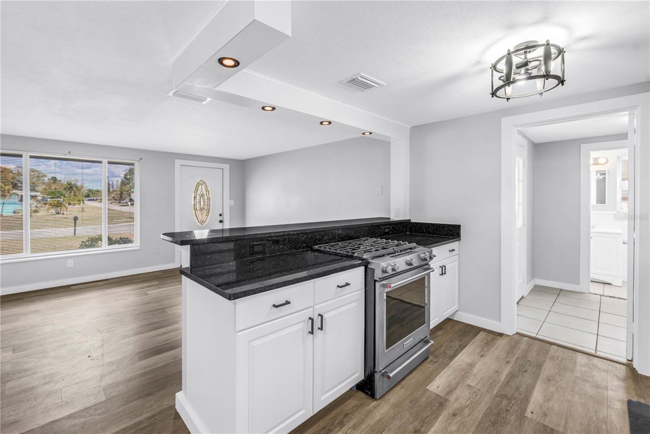 2112 Hopkins Drive W, Bradenton, FL 34207 Photo