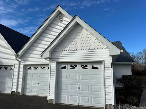 47 Summerfield Lane N, Riverhead, NY 11901