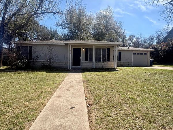 905 Kirk ST , Taylor, TX 76574