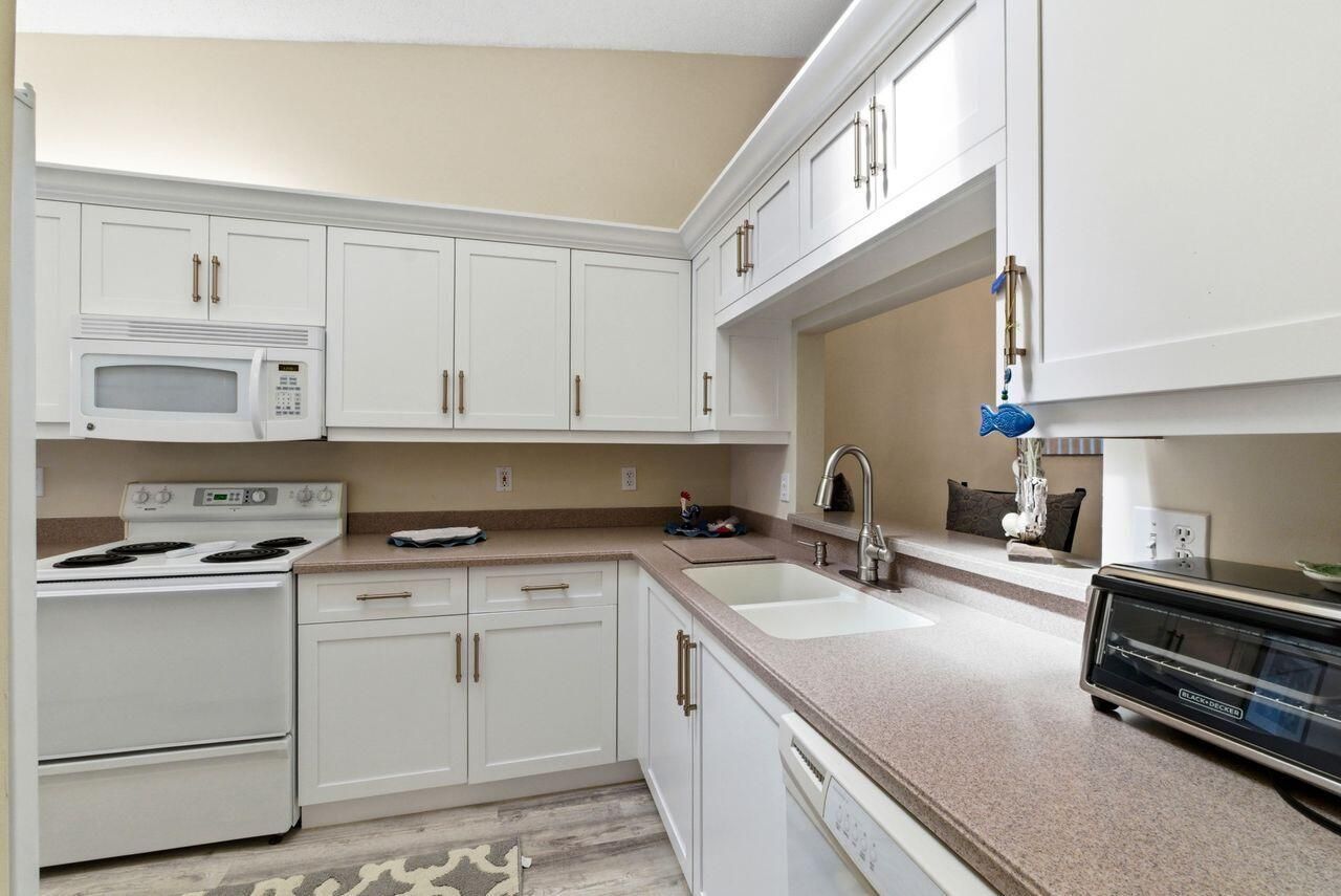 33 Sausalito Drive, Boynton Beach, FL 33436 Photo