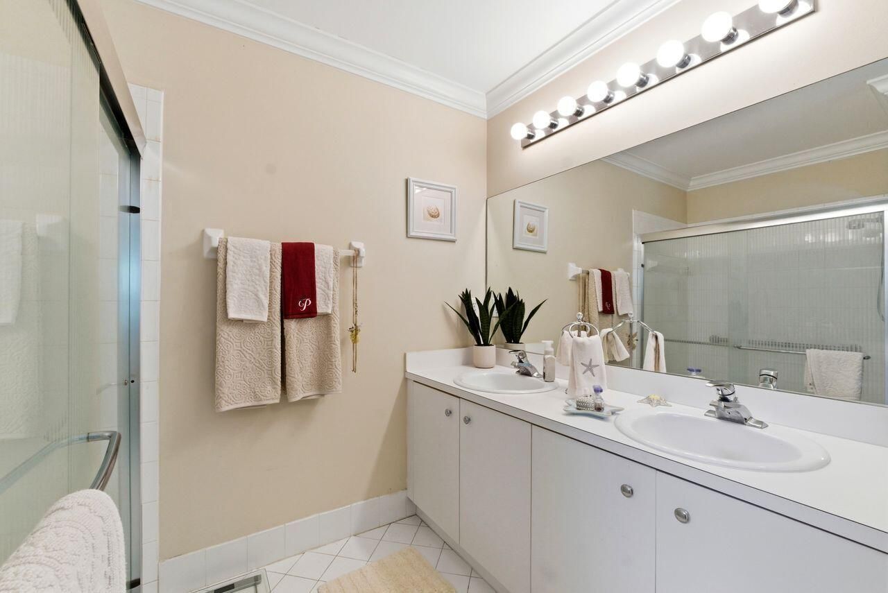 33 Sausalito Drive, Boynton Beach, FL 33436 Photo