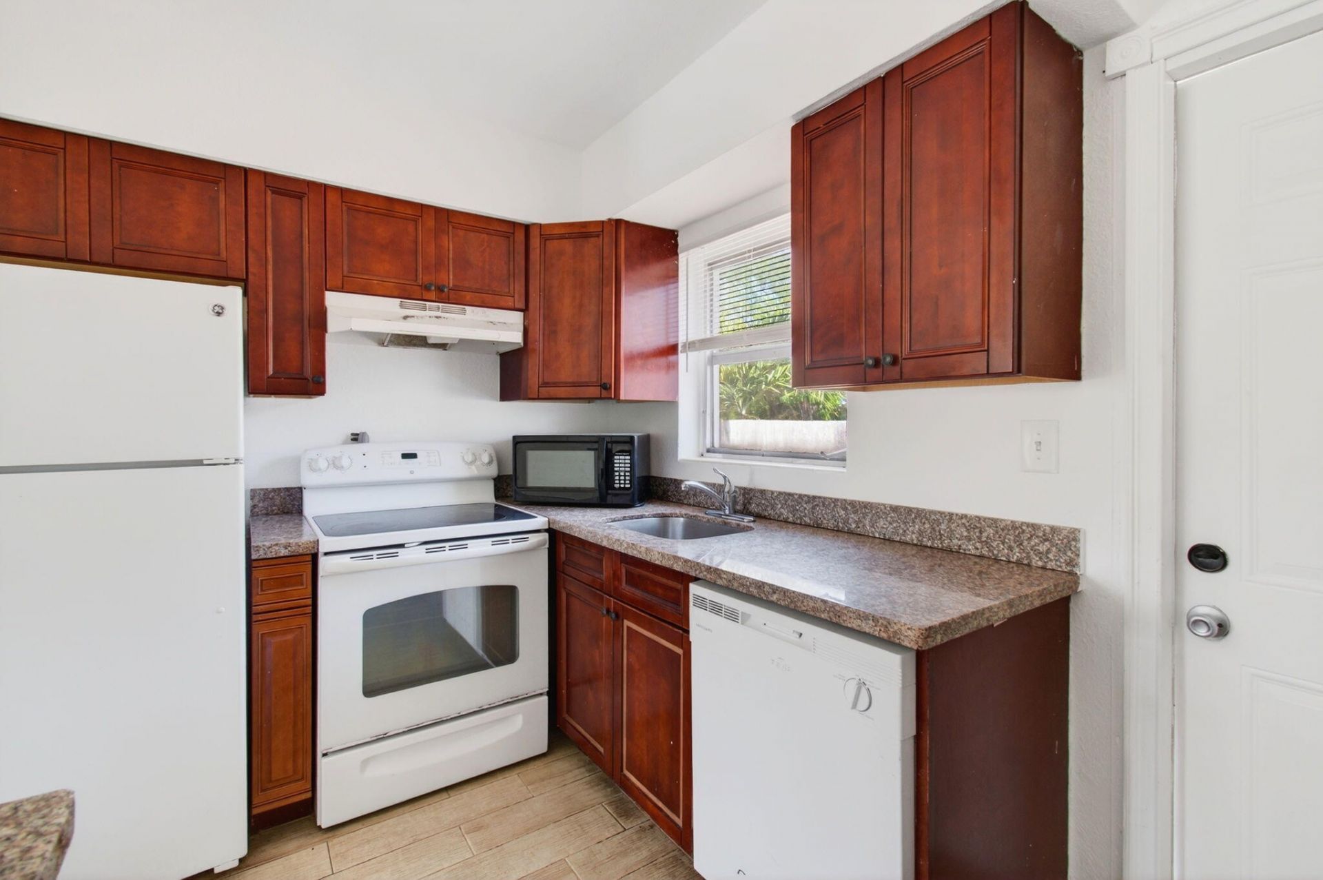 512 N 9th Avenue N, Lake Worth Beach, FL 33460 Photo