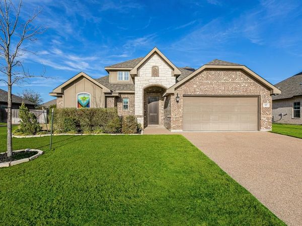 325 Woodhaven Trail , McGregor, TX 76657