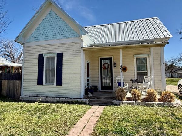 305 S Live Oak Street , Hico, TX 76457