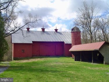 1231 CLARKS VALLEY ROAD, DAUPHIN, PA 17018