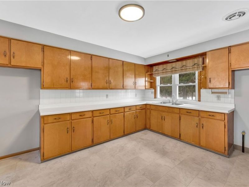 31 Eve Drive , Struthers, OH 44471 Photo 3