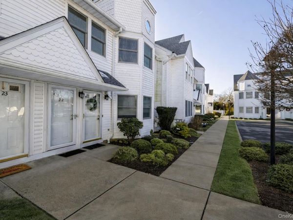 22 Ridgewood Drive , Wantagh, NY 11793