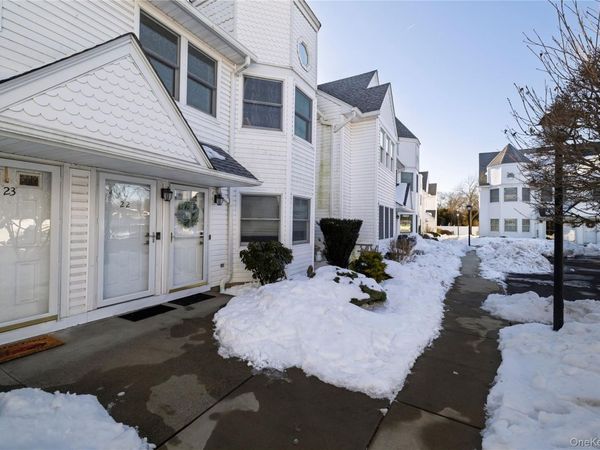 22 Ridgewood Drive , Wantagh, NY 11793