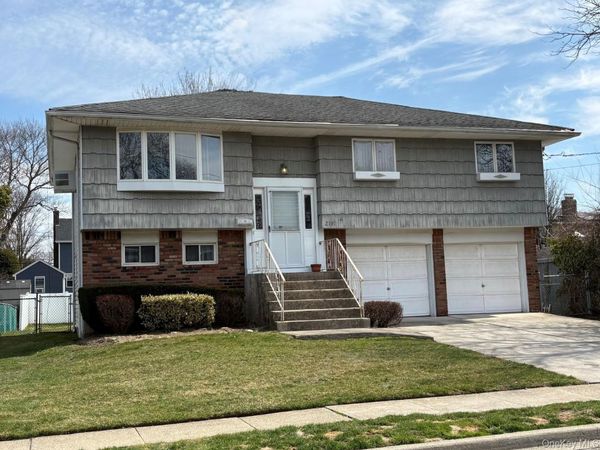 2191 Walsall Street, Seaford, NY 11783