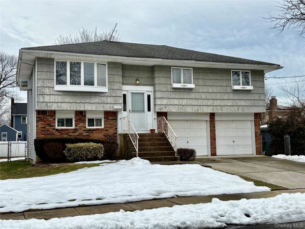 2191 Walsall Street , Seaford, NY 11783