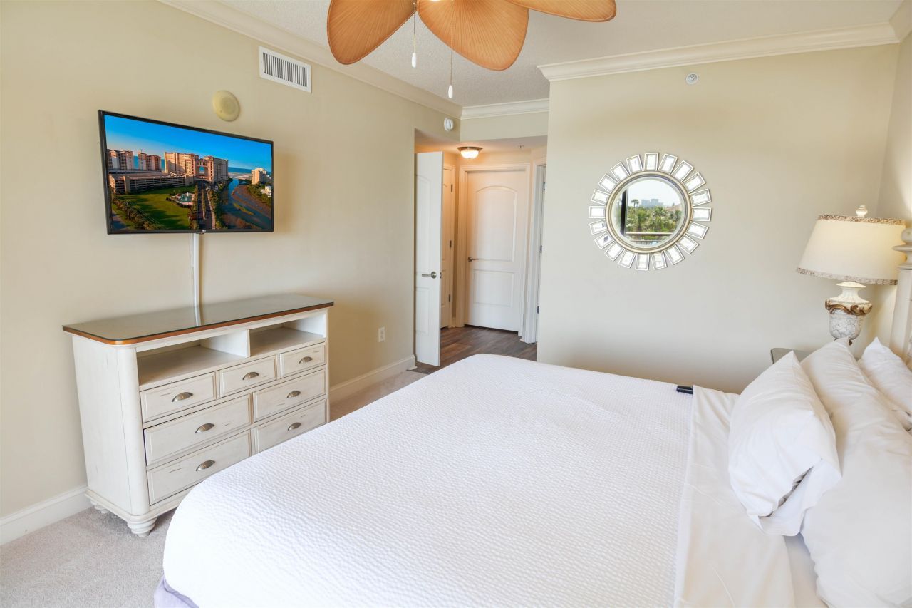 100 North Beach Blvd. Photo 16