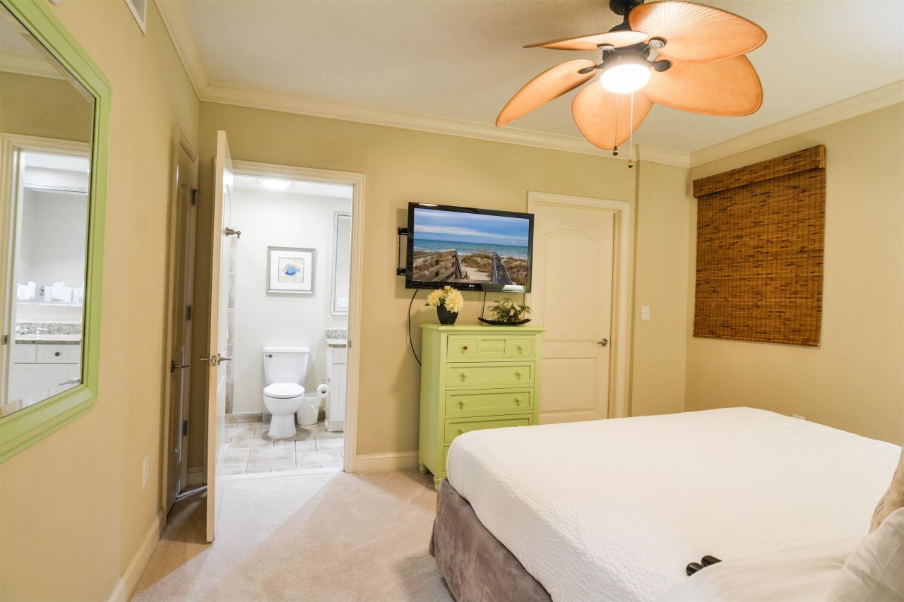 100 North Beach Blvd. Photo 27