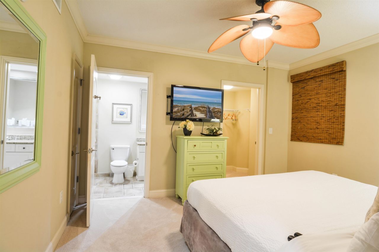 100 North Beach Blvd. Photo 28