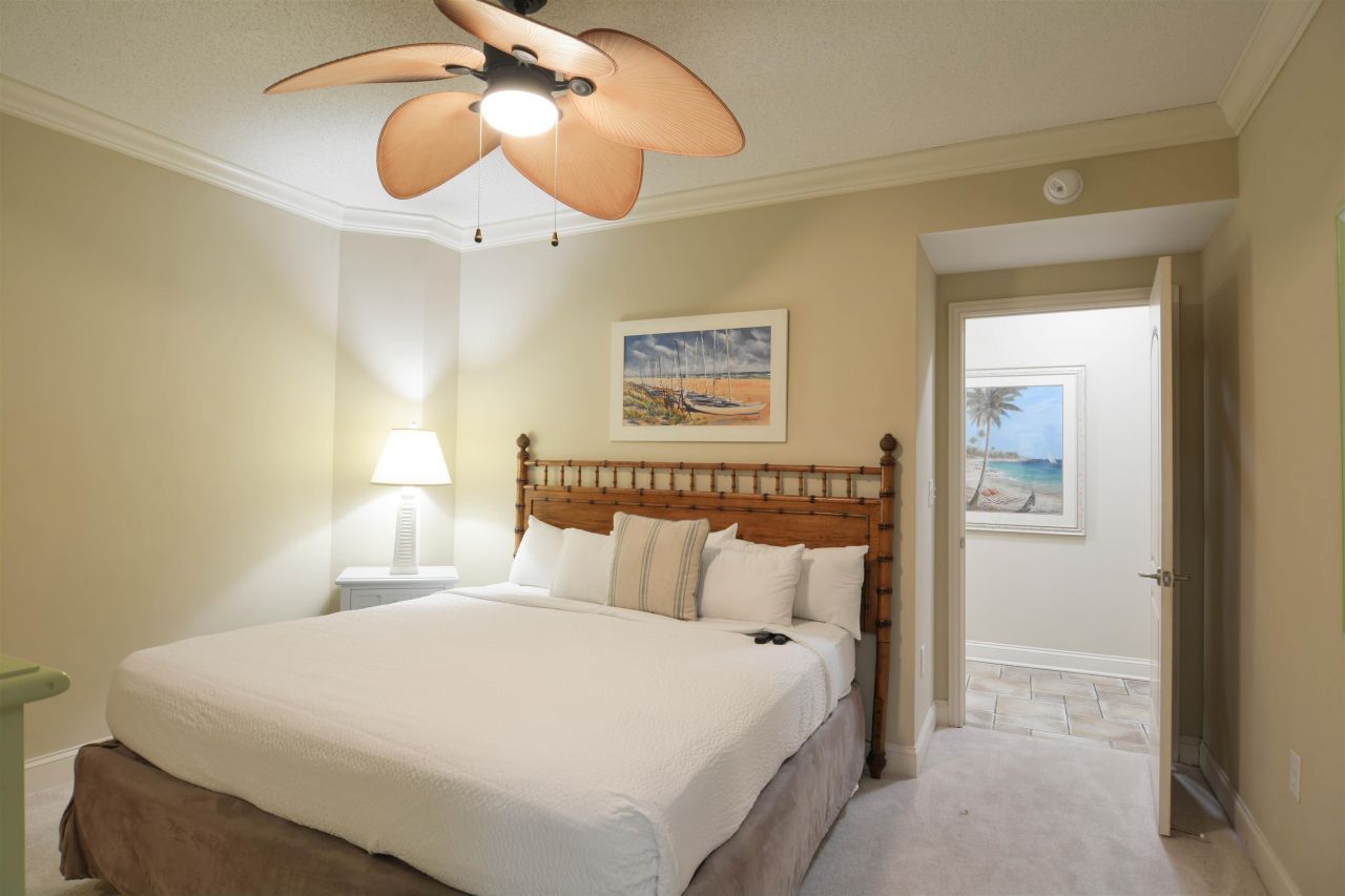 100 North Beach Blvd. Photo 29