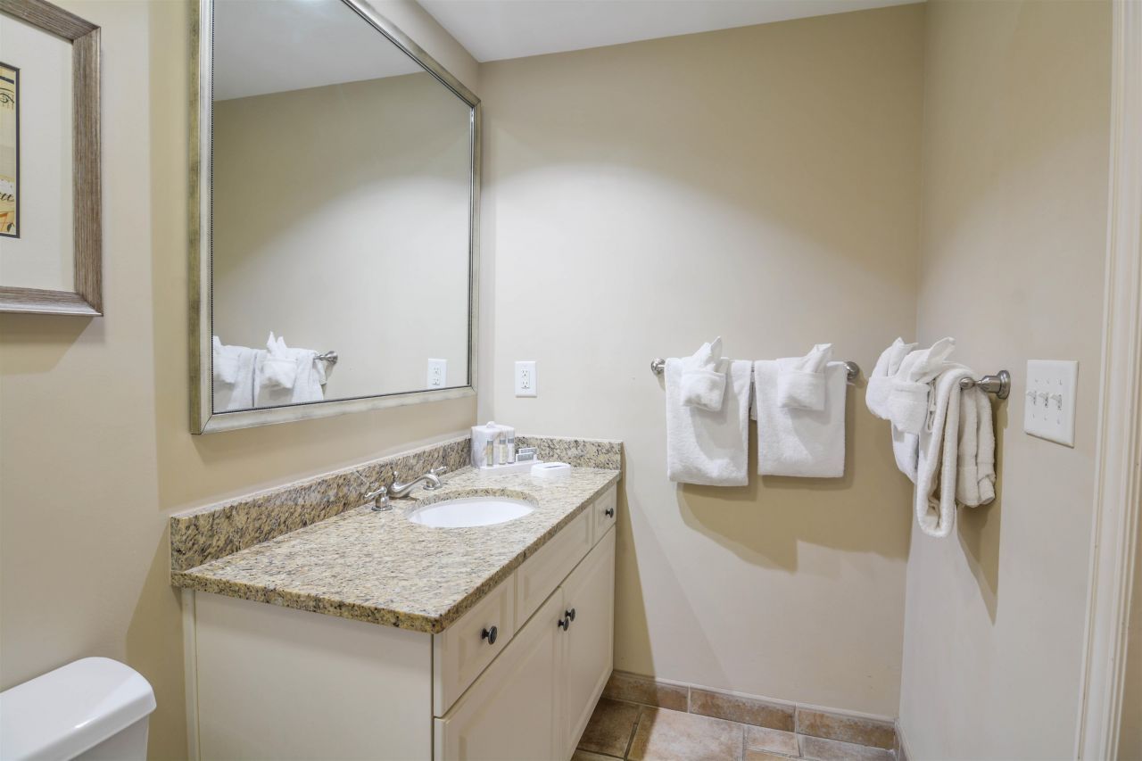 100 North Beach Blvd. Photo 32