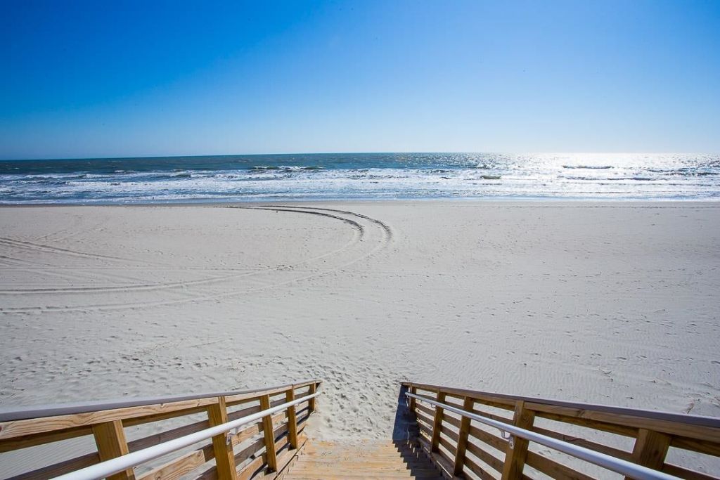 100 North Beach Blvd. Photo 37