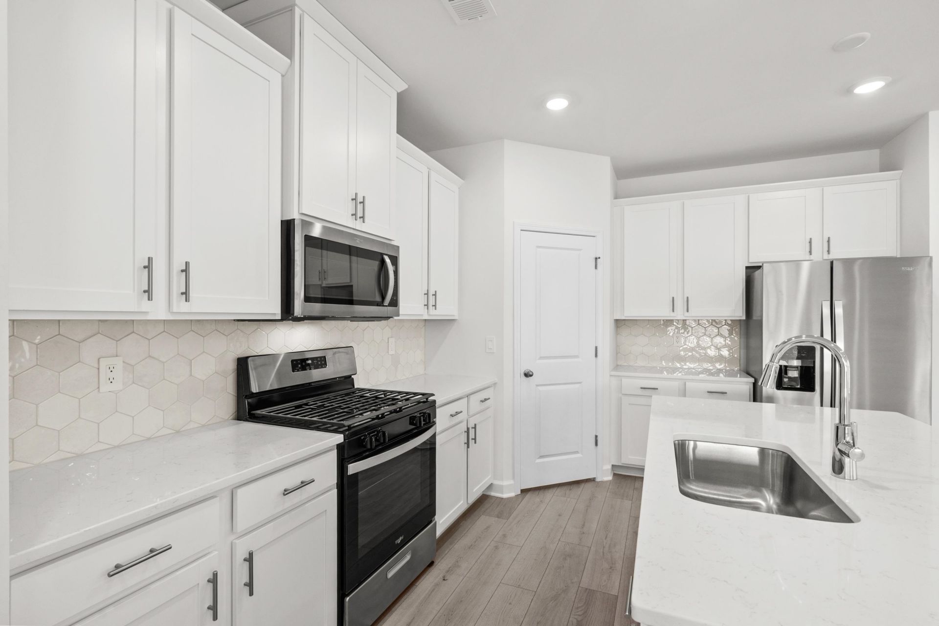 8217 Essence Dr. Photo 19