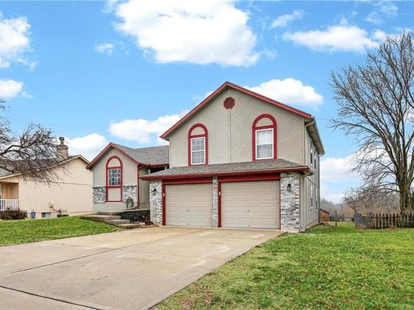 2304 Valley View W Drive, Pleasant Hill, MO 64080