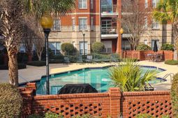 900 Taylor Street  photo 4