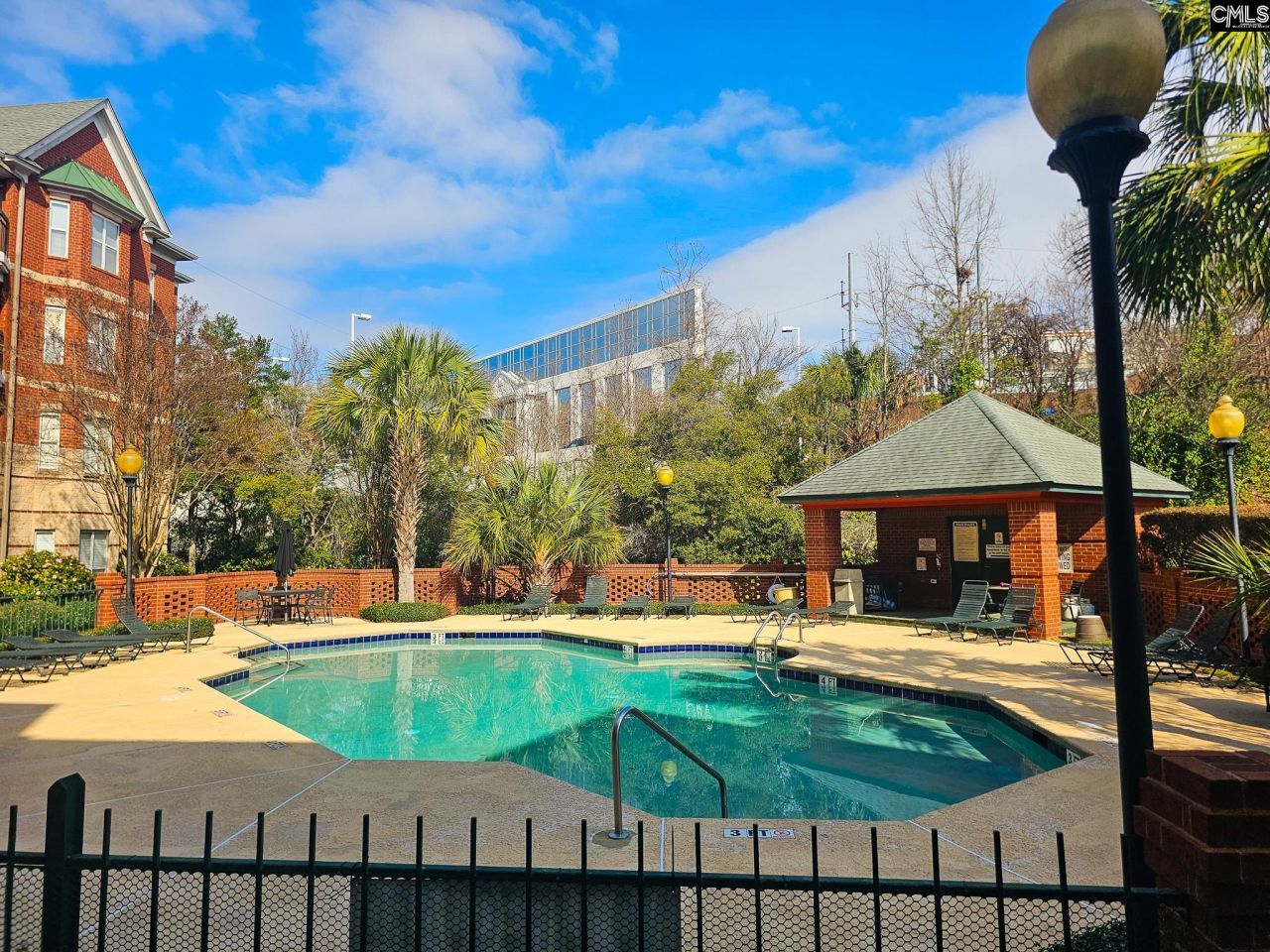 900 Taylor Street  Photo 5