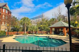 900 Taylor Street  photo 4