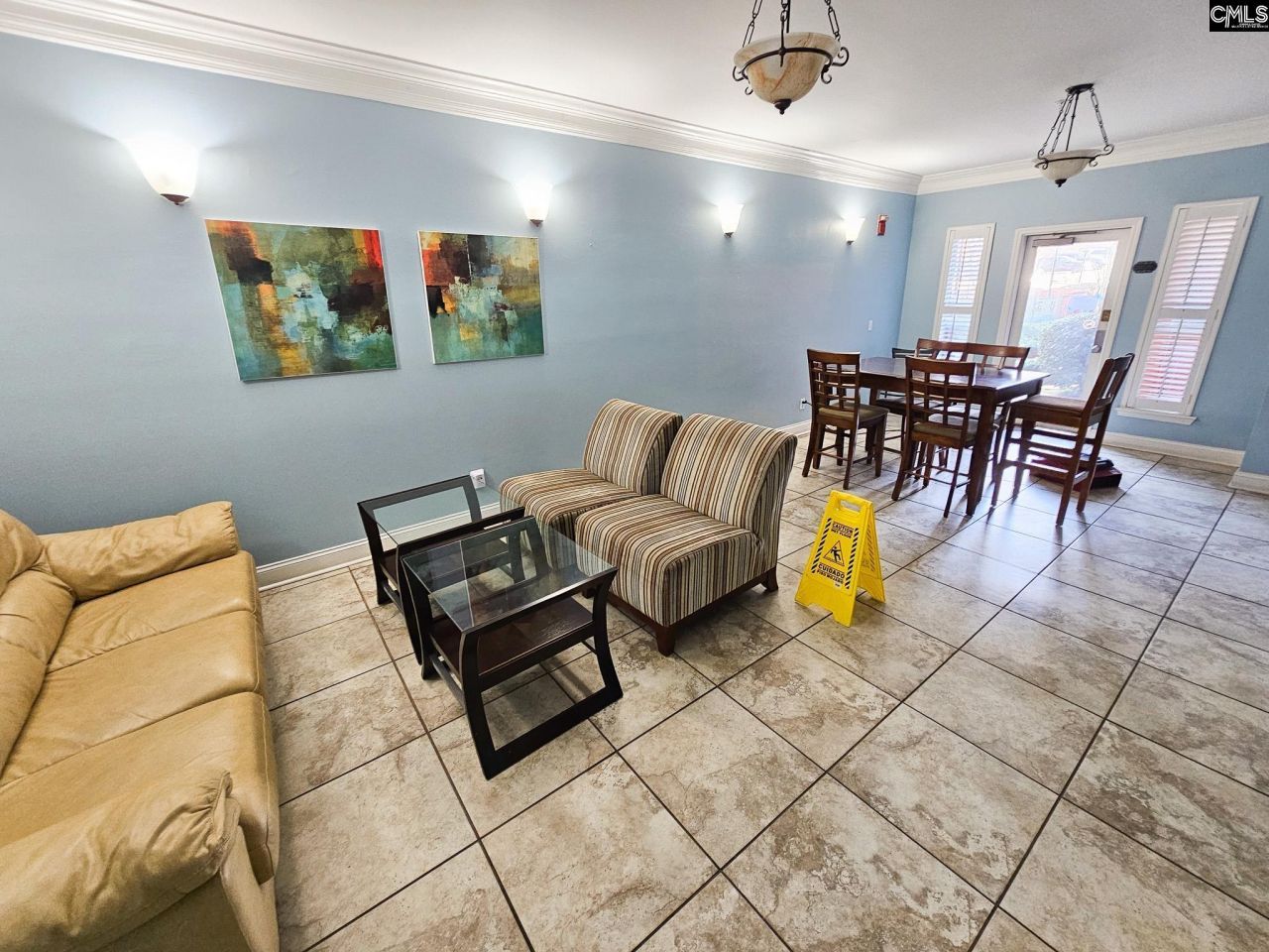 900 Taylor Street  Photo 8