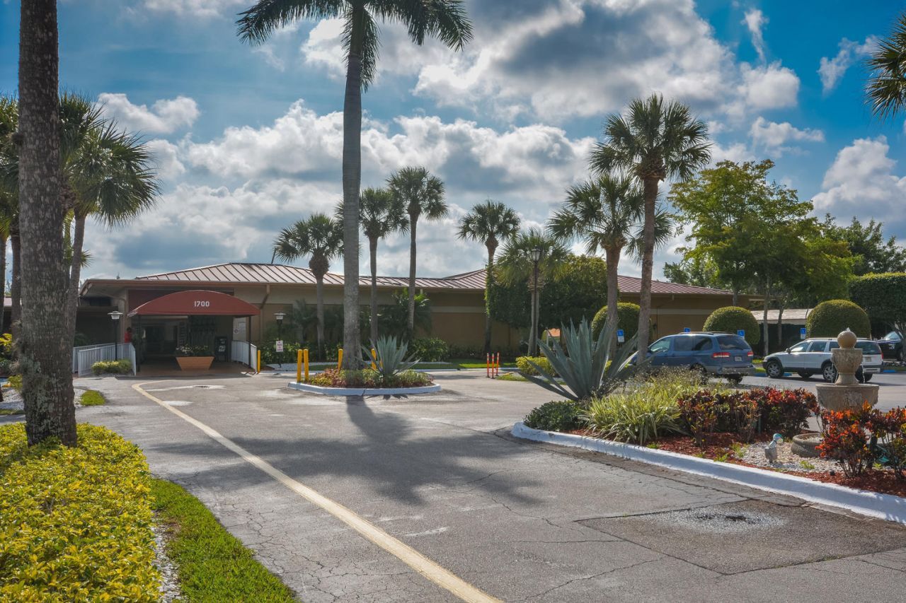 477 Lake Dora Drive, West Palm Beach, FL 33411 Photo