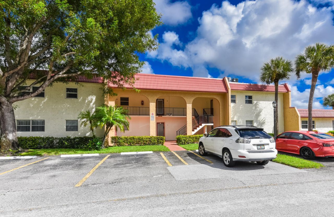 477 Lake Dora Drive, West Palm Beach, FL 33411 Photo