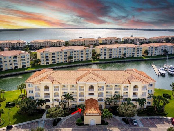 18 Harbour Isle Drive W, Unit 102, Fort Pierce, FL 34949