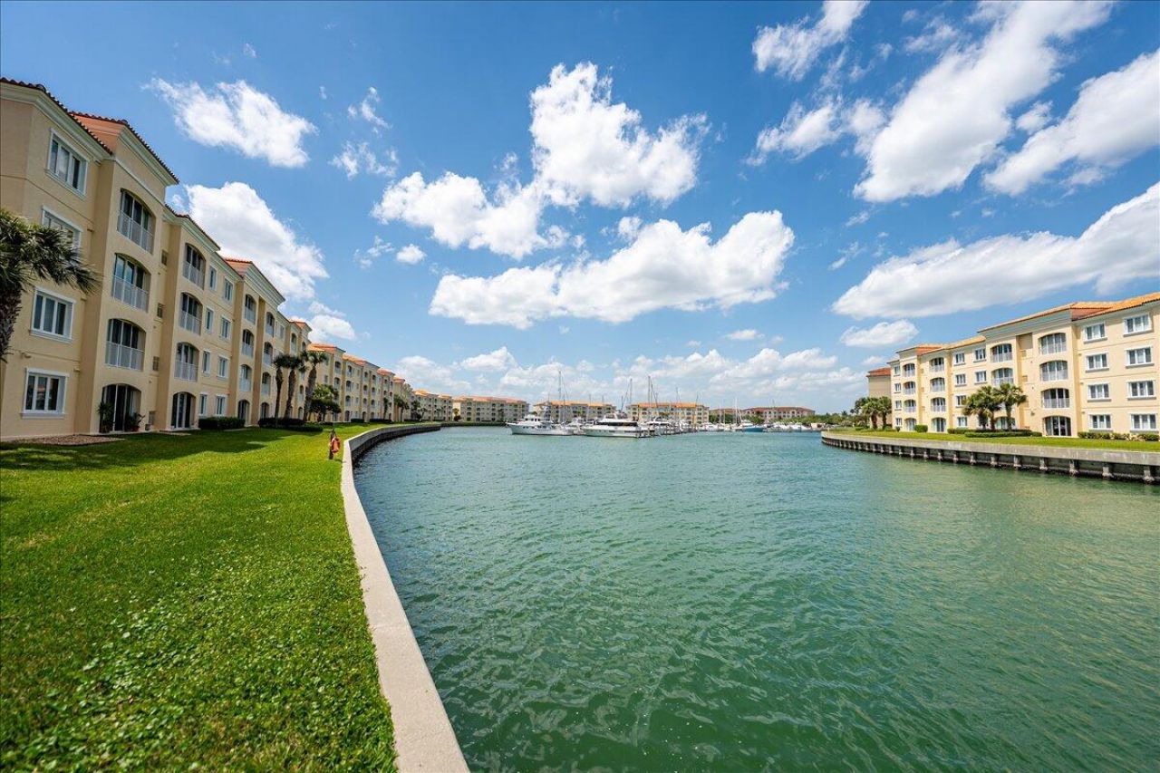 18 Harbour Isle Drive W, Unit 102, Fort Pierce, FL 34949 Photo