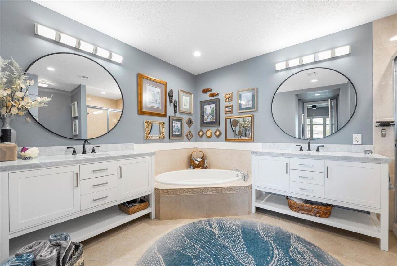 18 Harbour Isle Drive W, Unit 102, Fort Pierce, FL 34949 Photo