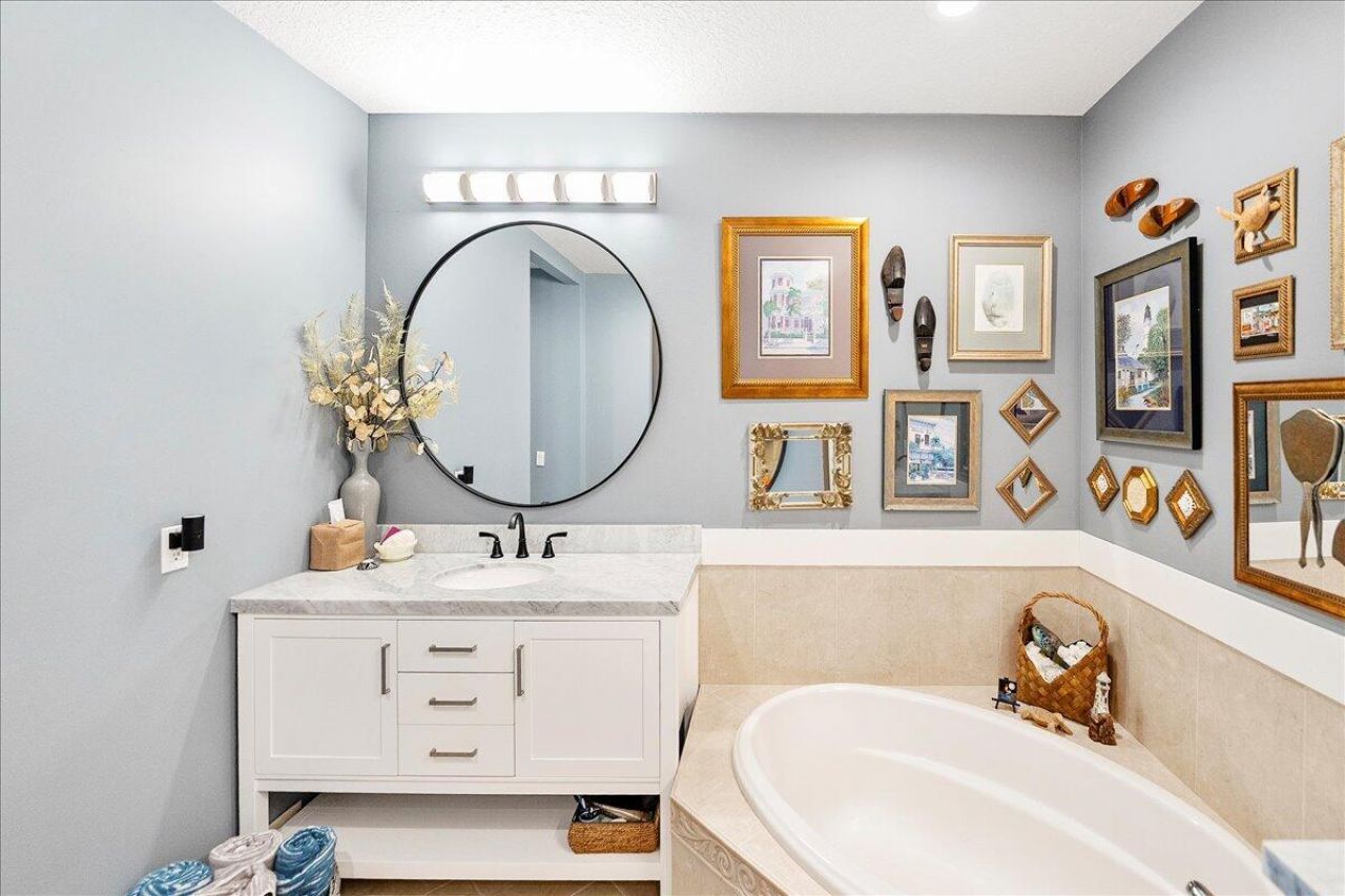 18 Harbour Isle Drive W, Unit 102, Fort Pierce, FL 34949 Photo