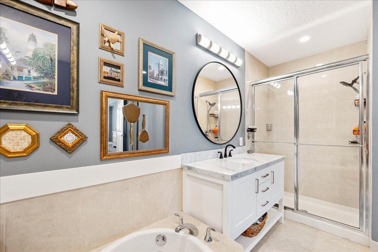 18 Harbour Isle Drive W, Unit 102, Fort Pierce, FL 34949 Photo