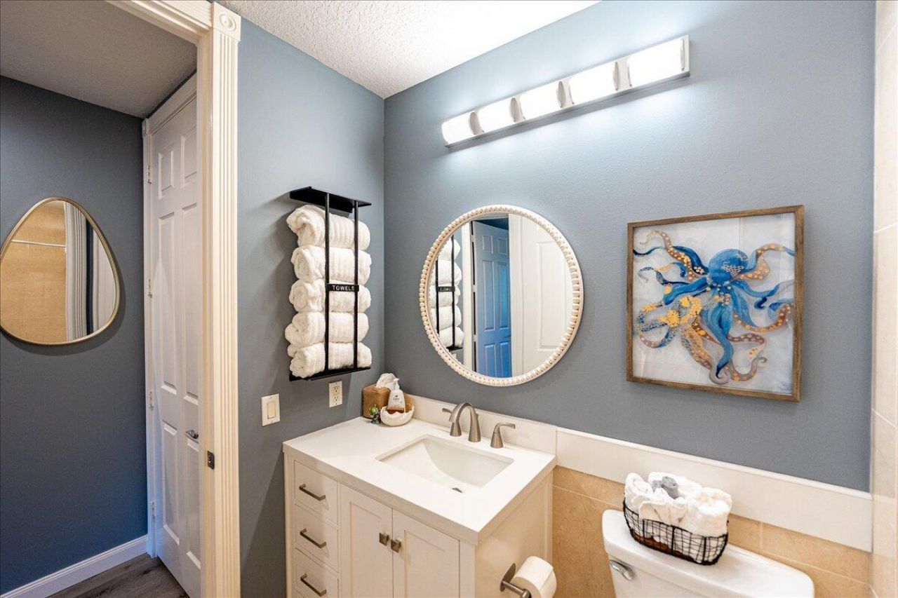 18 Harbour Isle Drive W, Unit 102, Fort Pierce, FL 34949 Photo