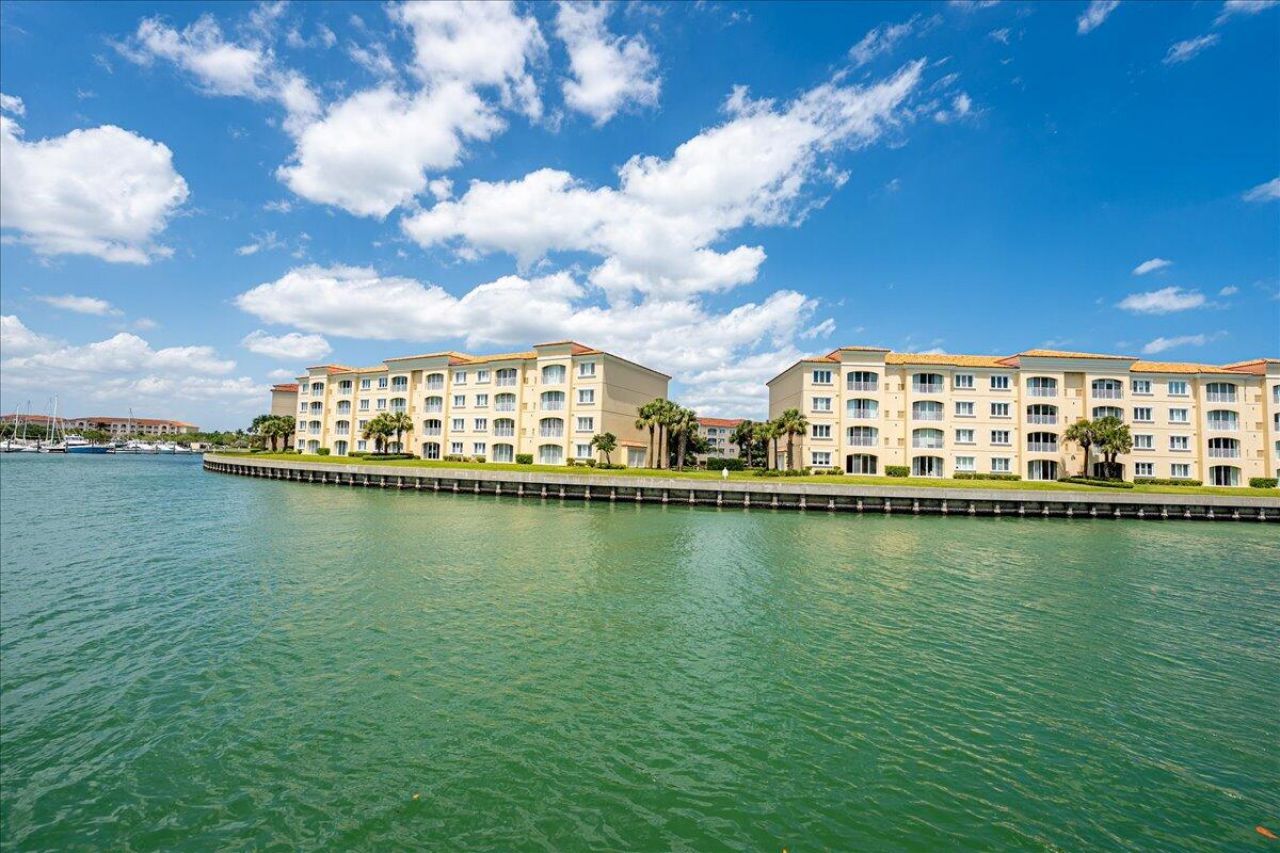 18 Harbour Isle Drive W, Unit 102, Fort Pierce, FL 34949 Photo