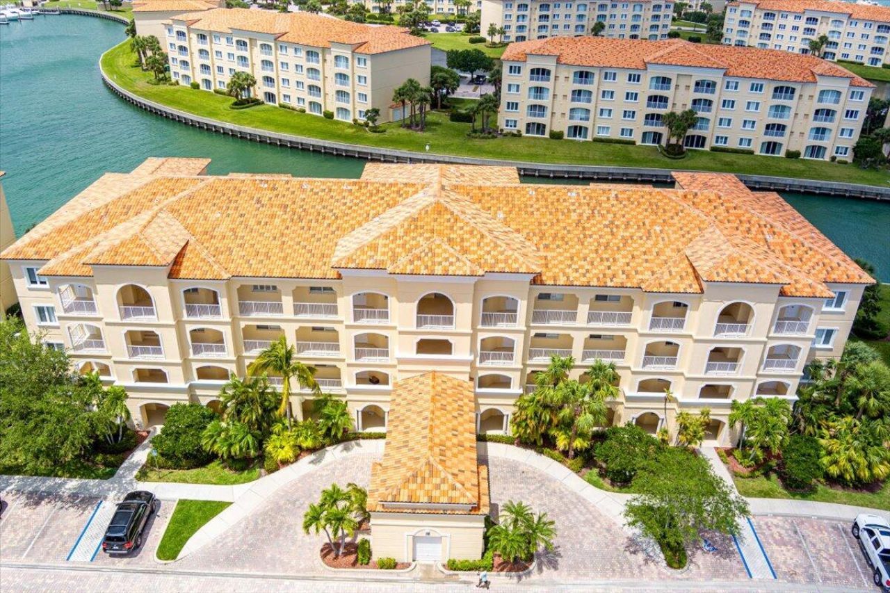 18 Harbour Isle Drive W, Unit 102, Fort Pierce, FL 34949 Photo