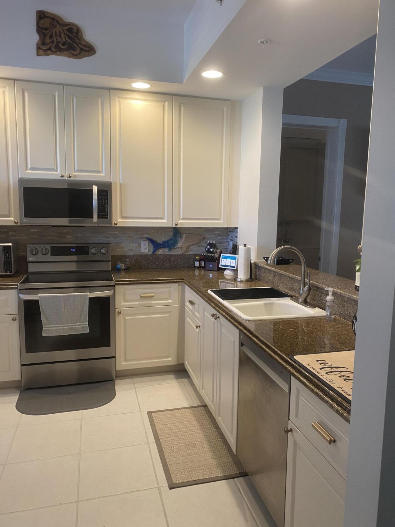 18 Harbour Isle Drive W, Unit 102, Fort Pierce, FL 34949 Photo