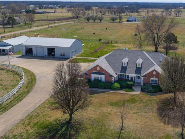 23535 Highway 12 , Gentry, AR 72734