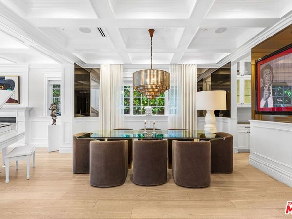 5000 Petit Avenue, Encino, CA 91436