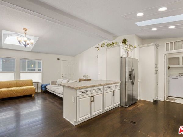 4201 Topanga Canyon Boulevard, Unit 136, Woodland Hills, CA 91364