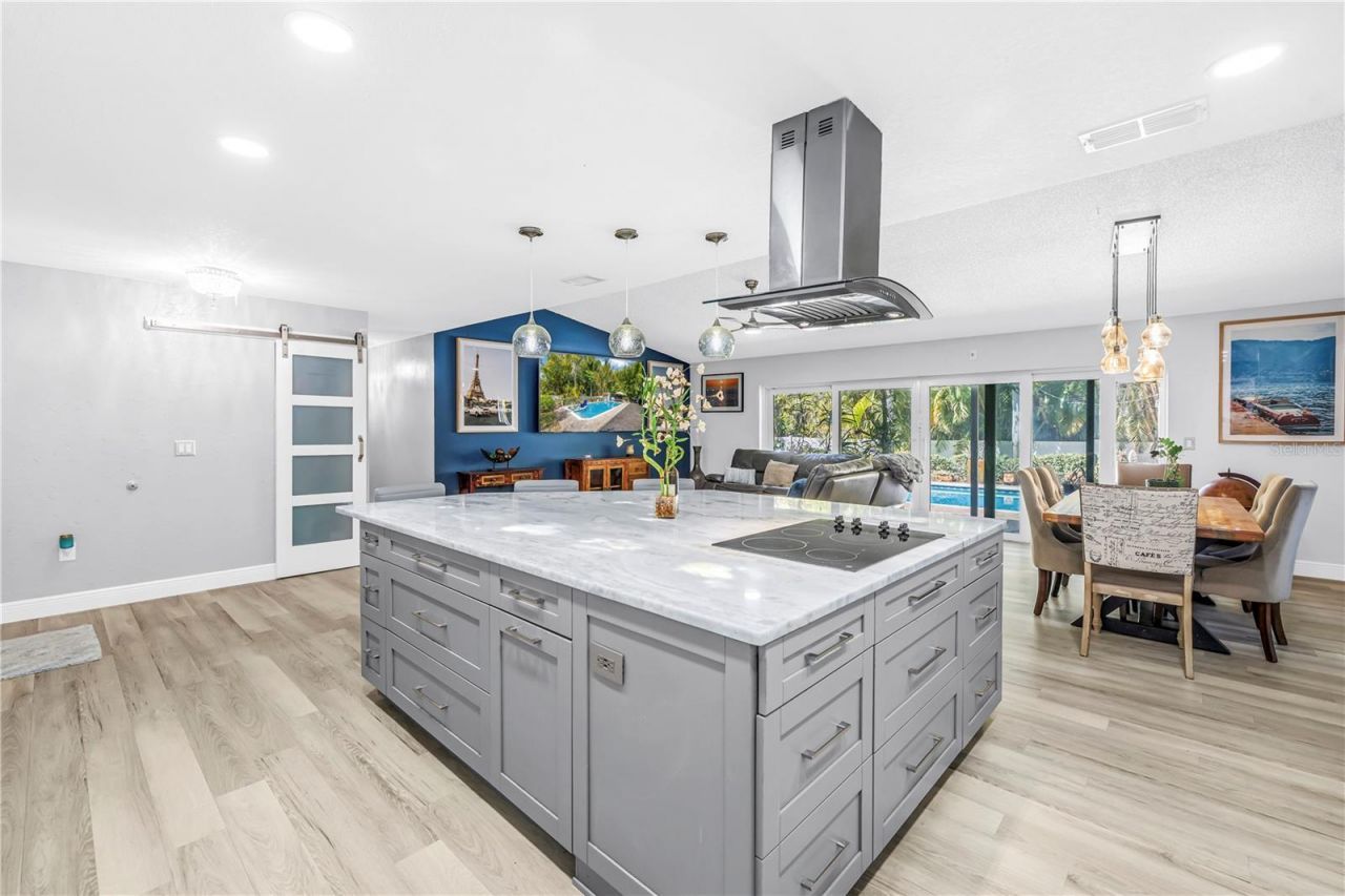 6821 N Circle Creek Dr, Pinellas Park, FL 33781 Photo