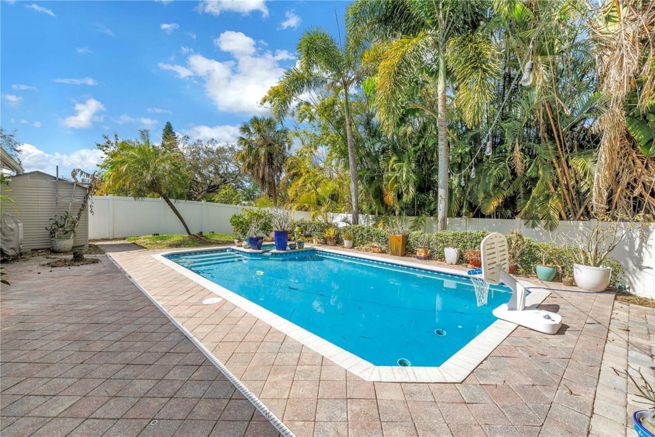 6821 N Circle Creek Dr, Pinellas Park, FL 33781 Photo