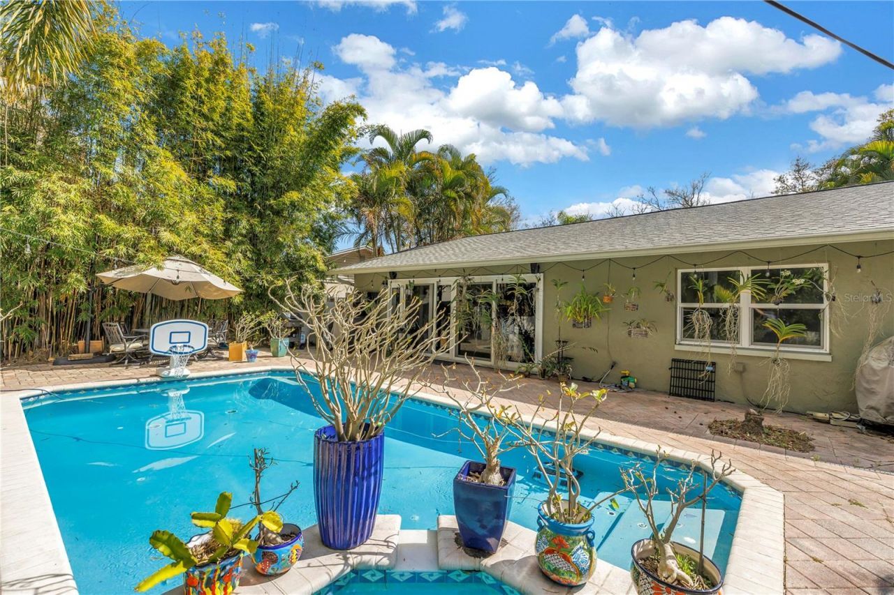 6821 N Circle Creek Dr, Pinellas Park, FL 33781 Photo