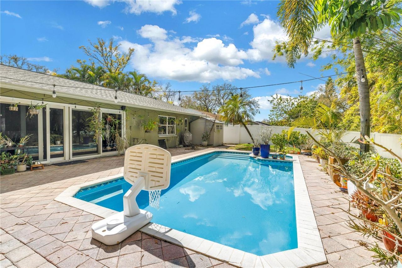 6821 N Circle Creek Dr, Pinellas Park, FL 33781 Photo