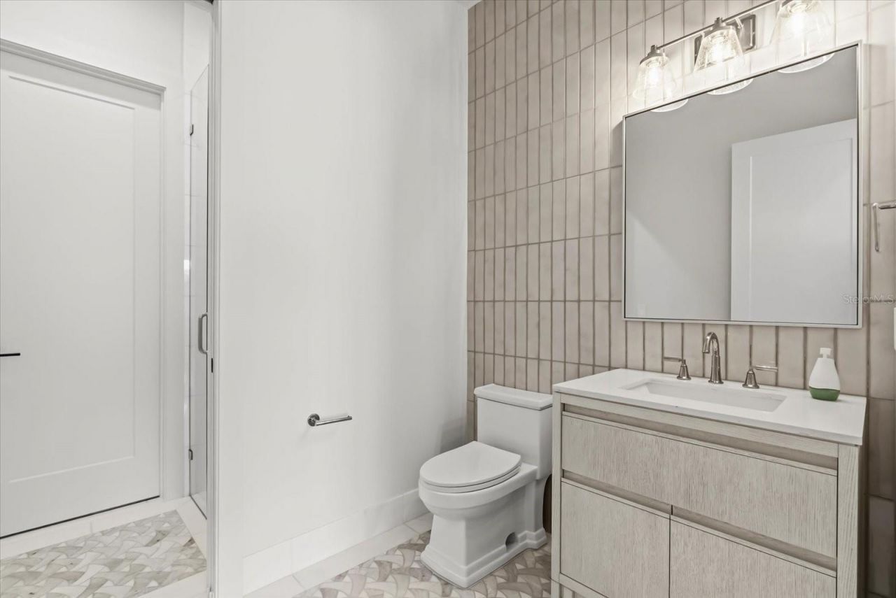 1320 Cloverlawn Avenue , Orlando, FL 32806 Photo