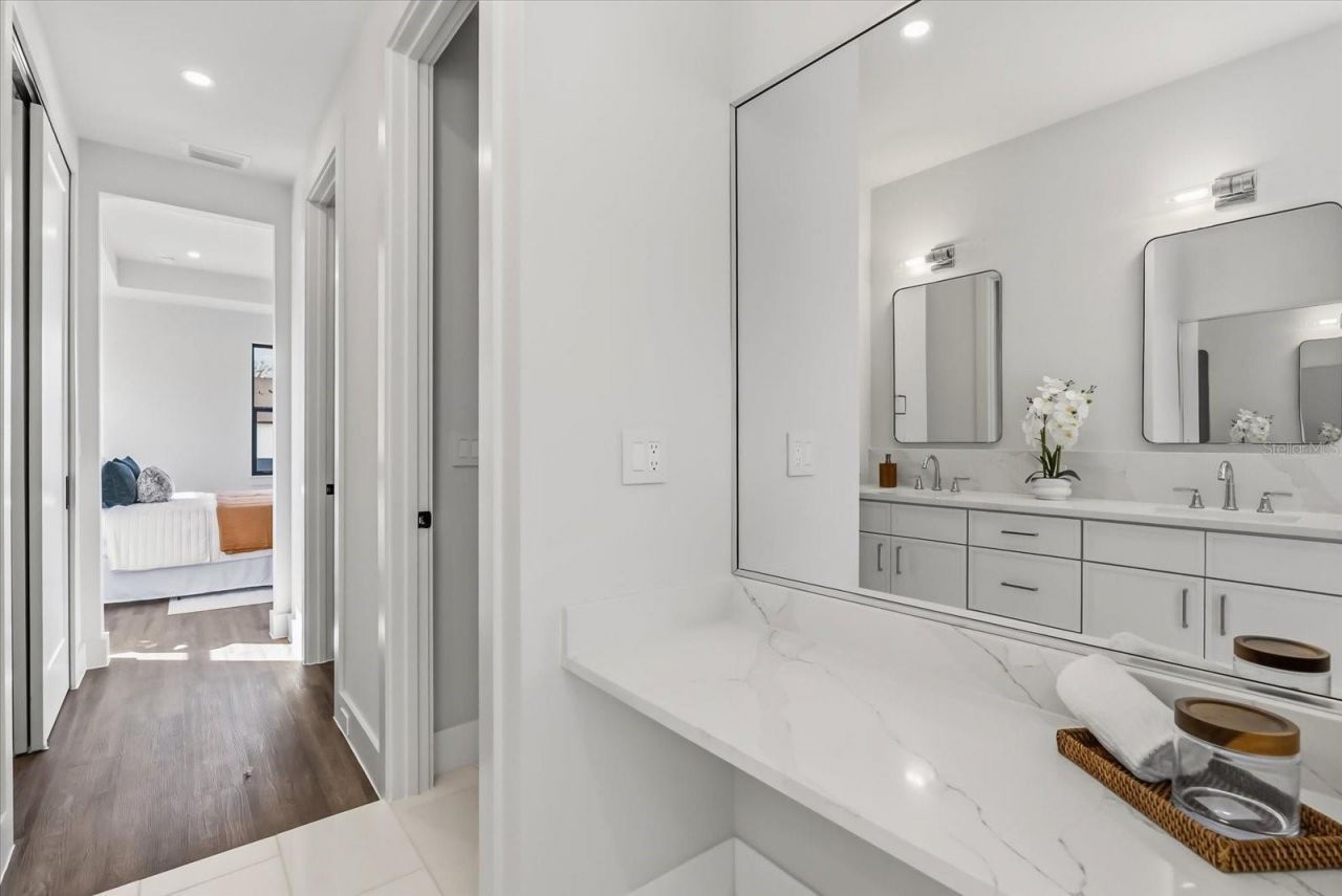 1320 Cloverlawn Avenue , Orlando, FL 32806 Photo