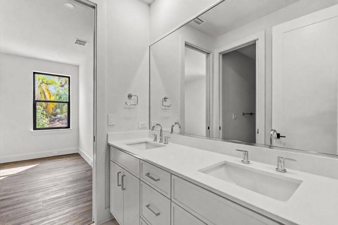 1320 Cloverlawn Avenue , Orlando, FL 32806 Photo