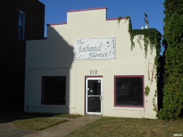 212 N LAFAYETTE Street, Macomb, IL 61455